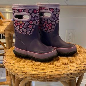 Like new Waterproof Bogs Snow Boots